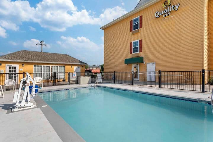 Pool 25 of 34