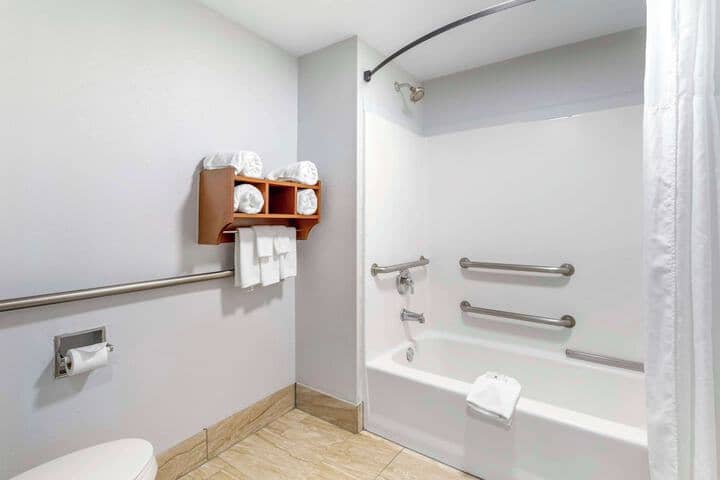 Room 15 of 34