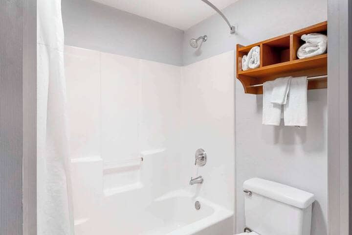 Room 8 of 34