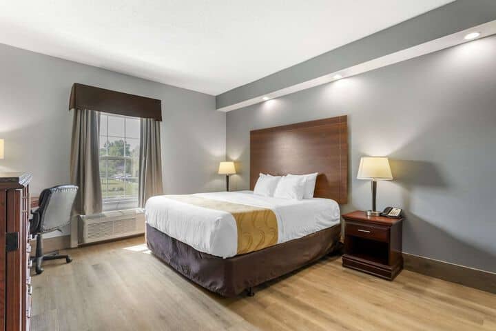 Room 21 of 34